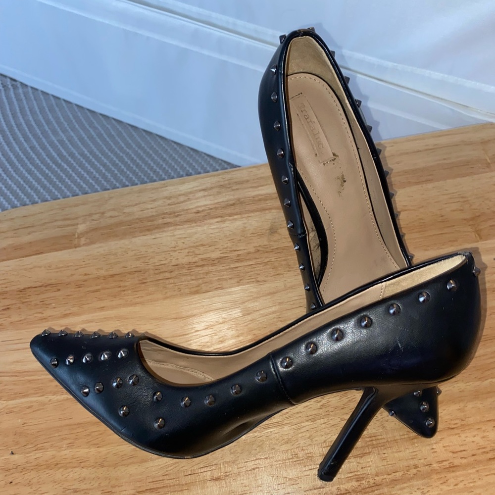 Black w spikes pointy heels. Lightley used size 8 from Zara.